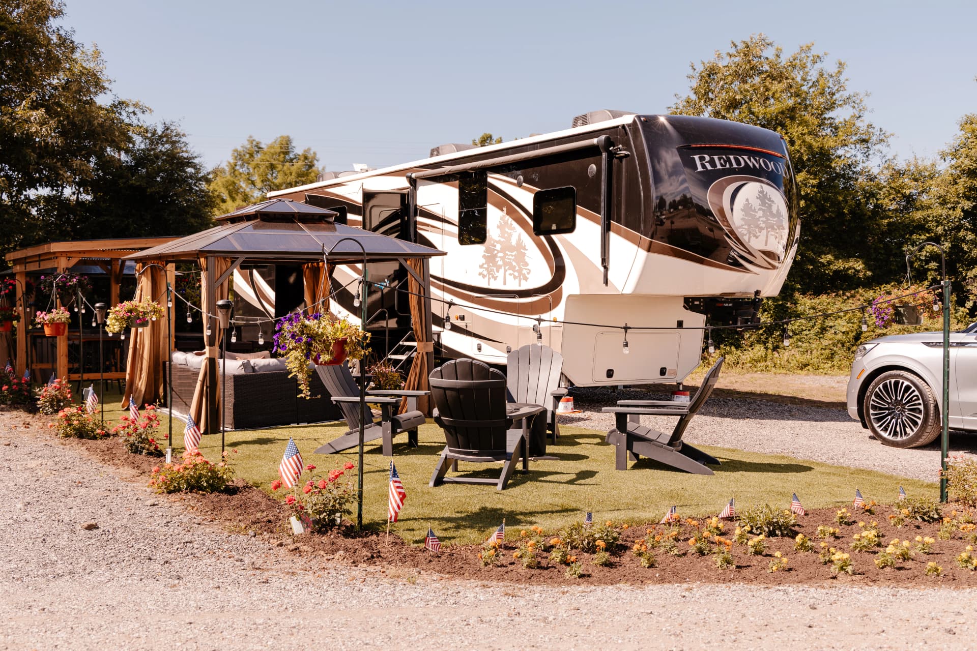 Pull through manicured lawn rv spot